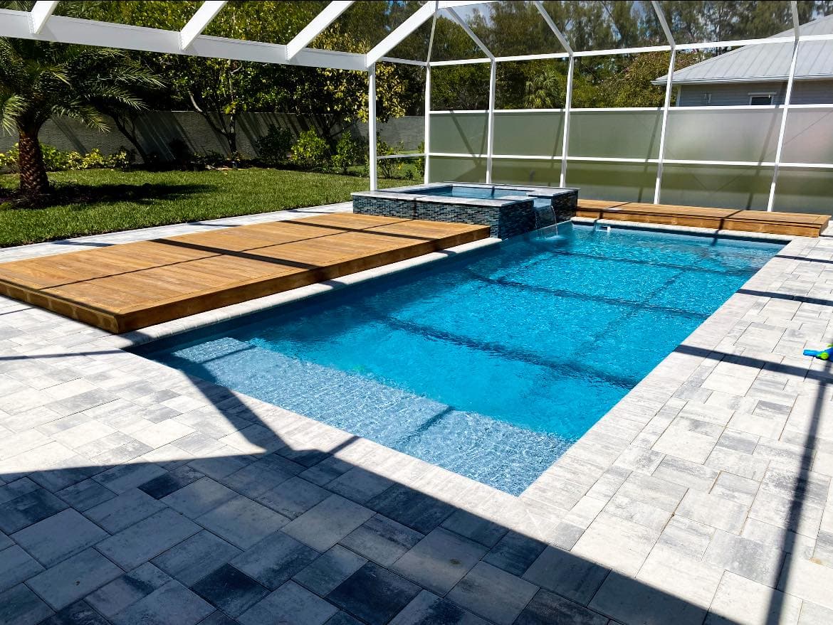 Pool with Spa & Wooden Deck - Iona